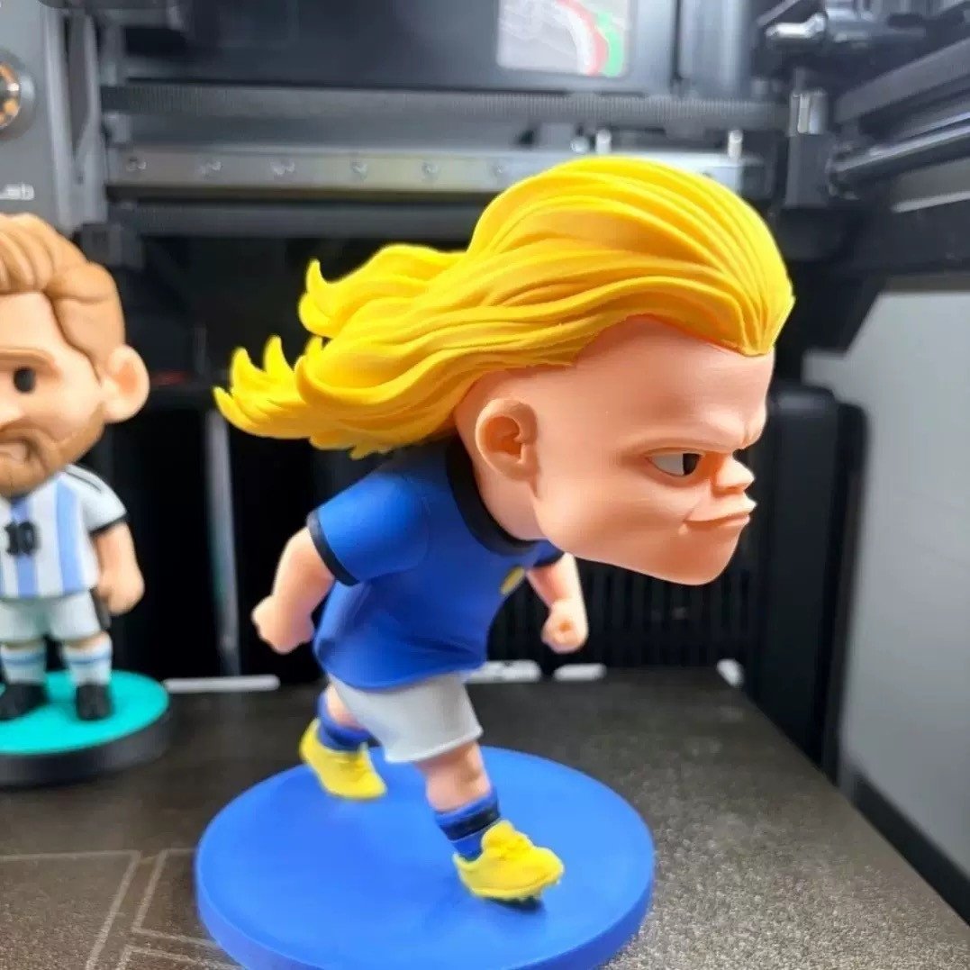 Football Star Erling Braut Haaland Desktop Figure Stand 15cm